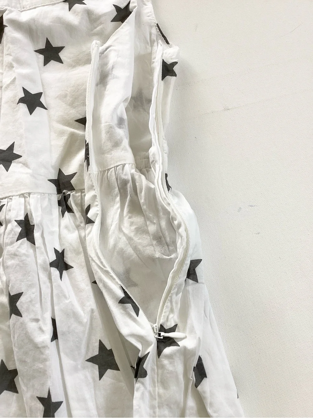 GAP sleeveless white
